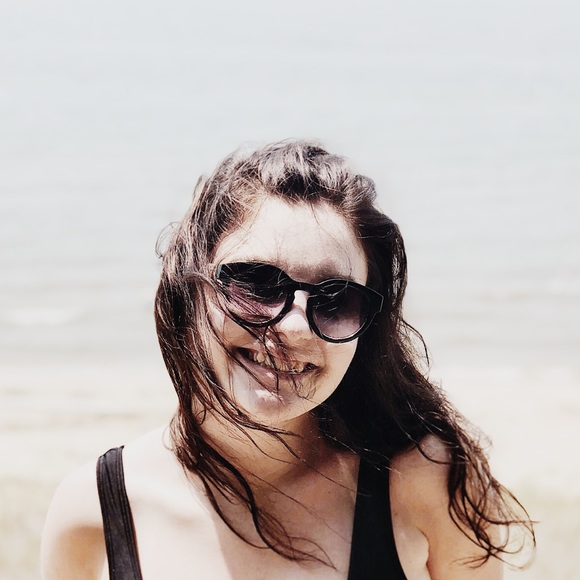 Meet your Posher, Sara - Picture 2 of 4